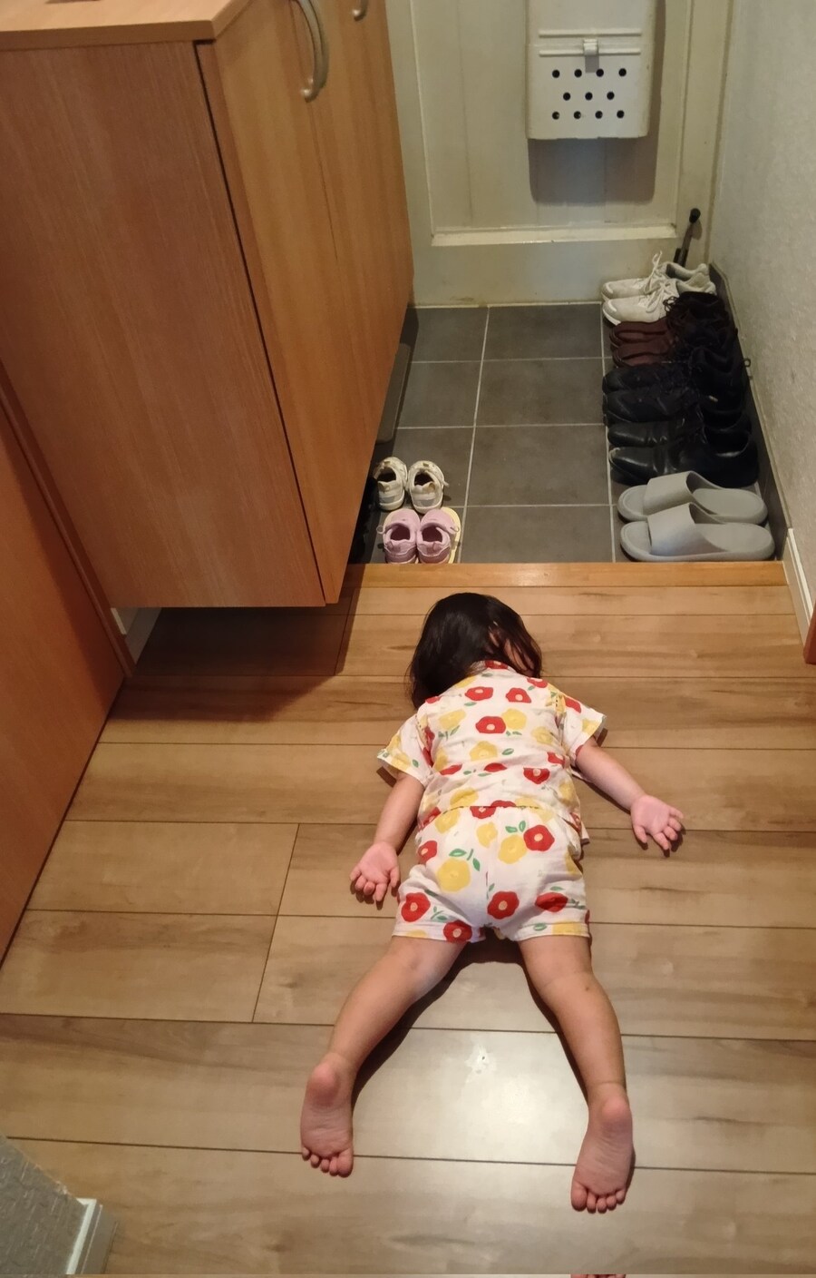 아빠가 자기 안데고 가서 삐진 딸_2.jpg