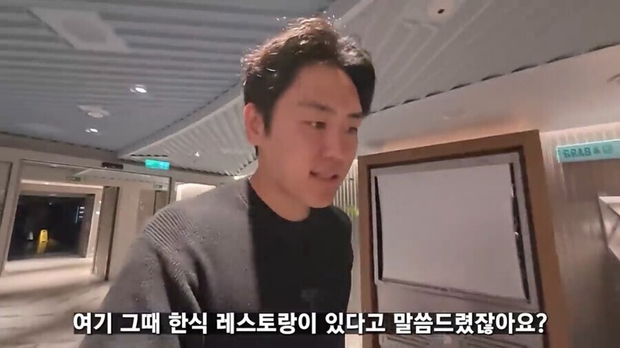 ??? : 오 코리안 넌 우리의 구세주야_1.jpg