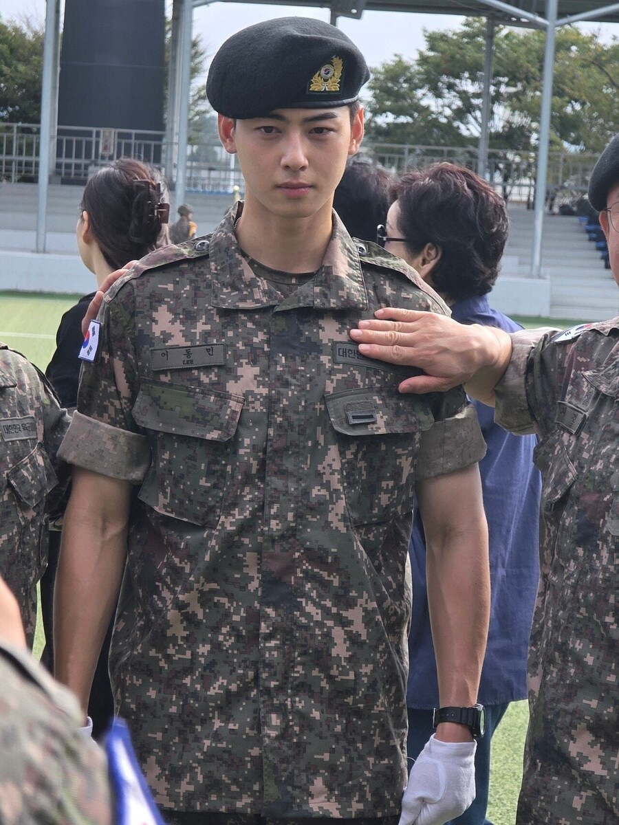 차은우의 군복짤_3.jpg