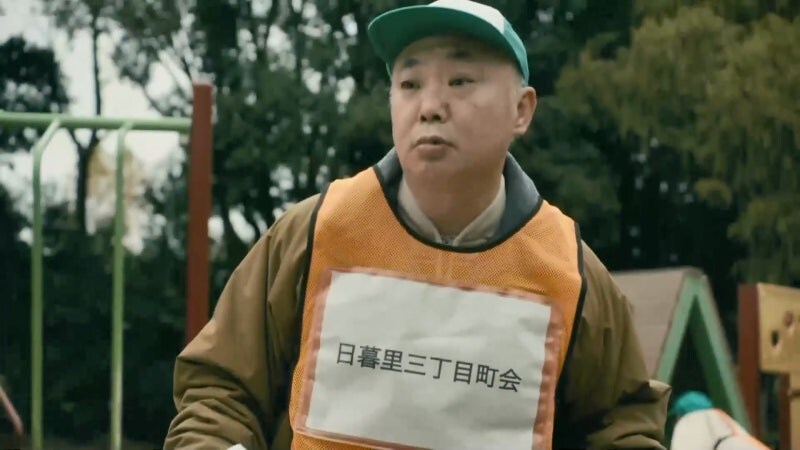 마을의 영웅으로 추앙받던 남자가 밤마다 저지르고 다니던 범죄_5.jpg