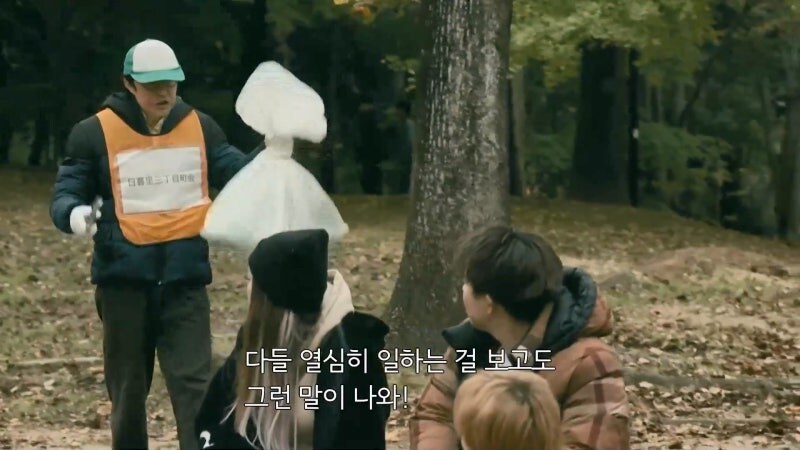 마을의 영웅으로 추앙받던 남자가 밤마다 저지르고 다니던 범죄_11.jpg