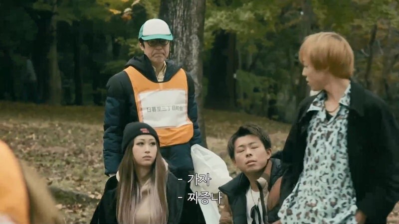 마을의 영웅으로 추앙받던 남자가 밤마다 저지르고 다니던 범죄_12.jpg