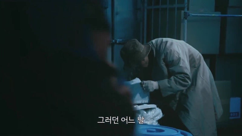 마을의 영웅으로 추앙받던 남자가 밤마다 저지르고 다니던 범죄_24.jpg
