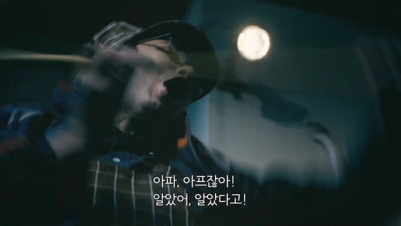 마을의 영웅으로 추앙받던 남자가 밤마다 저지르고 다니던 범죄_27.jpg