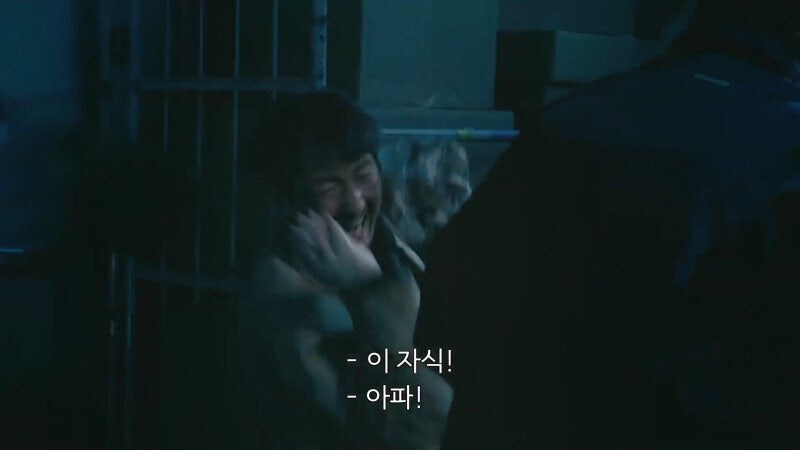 마을의 영웅으로 추앙받던 남자가 밤마다 저지르고 다니던 범죄_28.jpg