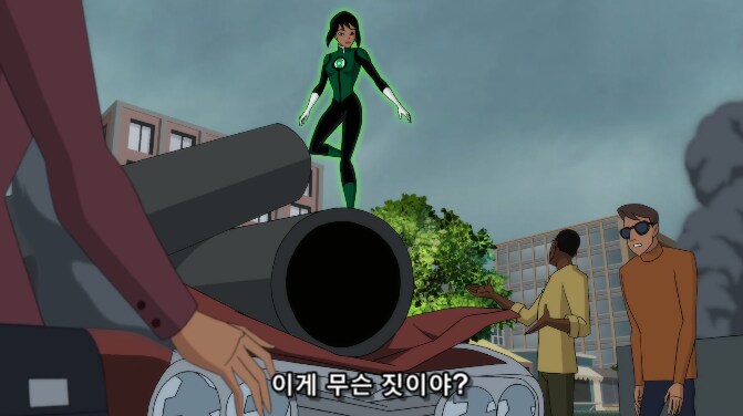 위험에 빠진 시민들을 구해주고도 욕 먹은 슈퍼 히어로_9.png