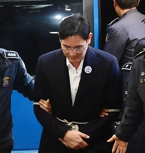 한국을 사펑식 기업국가 디스토피아로 말하는 애들이 못본척 외면하는 것_1.webp