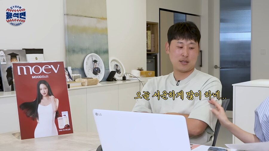 근육질 야구선수보고 놀란 전 야구선수의 아내_5.png