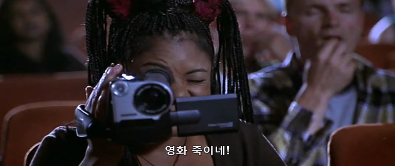 영화관에서 존나 민폐를 끼치는 여자_12.jpg