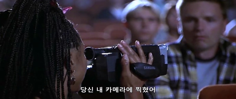 영화관에서 존나 민폐를 끼치는 여자_14.jpg