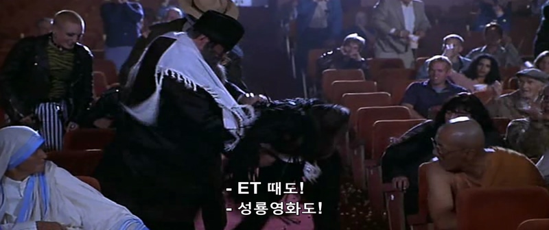영화관에서 존나 민폐를 끼치는 여자_29.jpg