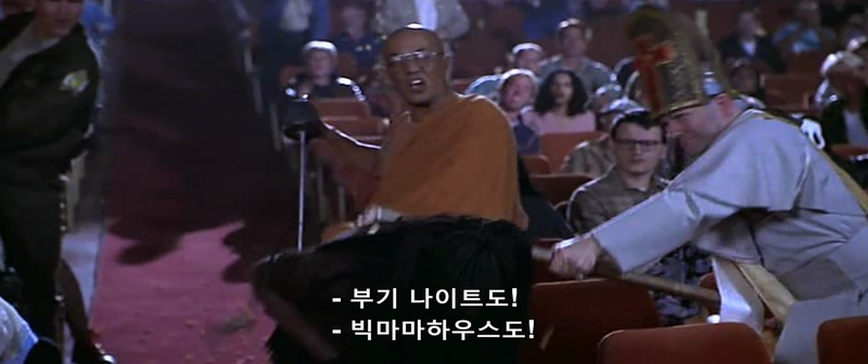 영화관에서 존나 민폐를 끼치는 여자_32.jpg