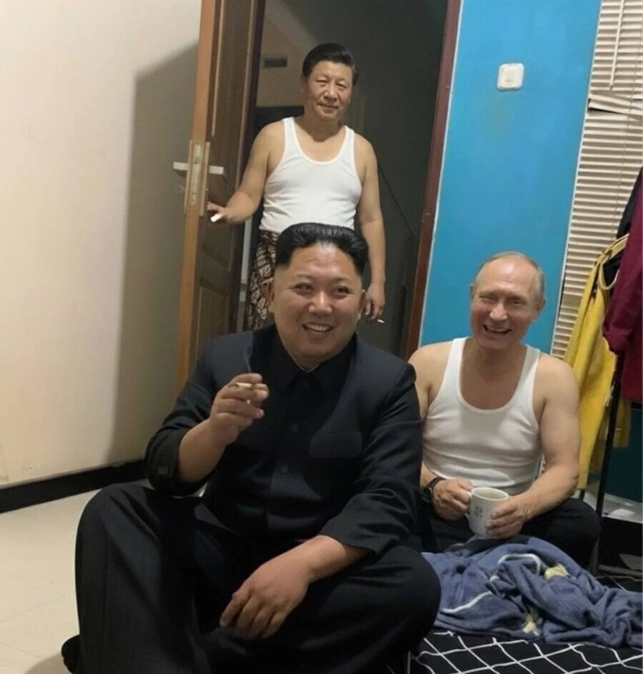 배불뚝이 동양인 둘이서 금발 백마를..._1.jpg
