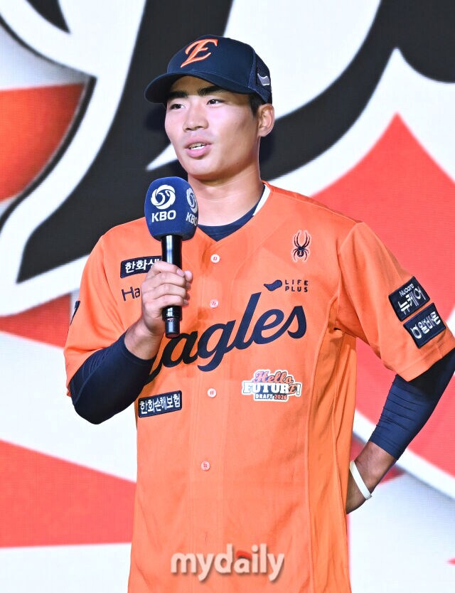 인성부터 기르겠다는 신인 야구선수_1.png