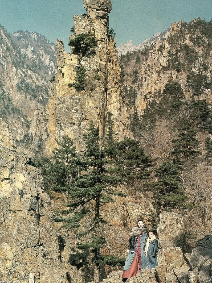 1999년 금강산에서 촬영 된 보그코리아 화보(ft.이영애)_9.jpg