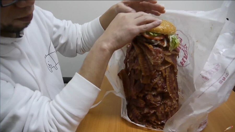 패티 4개 스태커 버거를 뛰어넘는 버거 ㄷㄷ_2.png