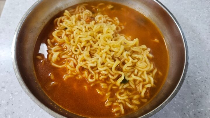 미식라면 망하고 정신차린 하림_3.png