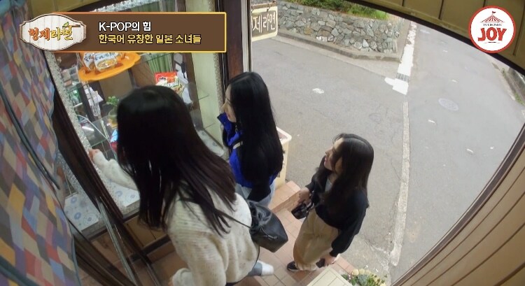 韓라면 섭취하러온 日여성들_3.jpg