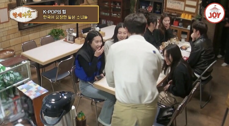 韓라면 섭취하러온 日여성들_16.jpg