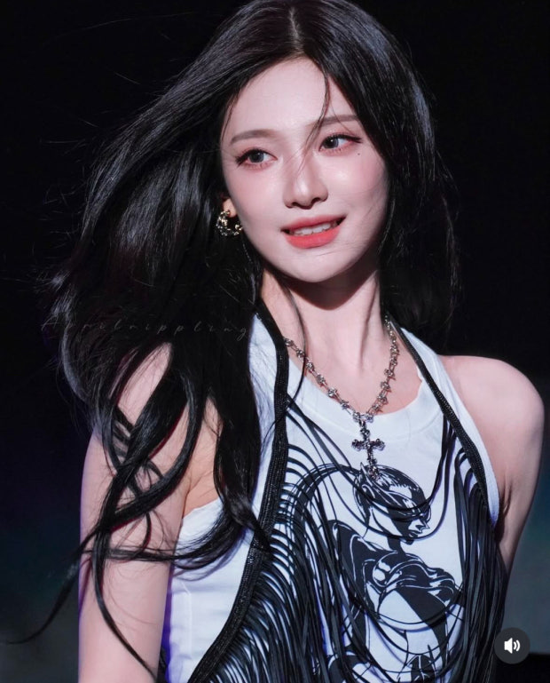 감춰왔던 몸매를 드러낸 여자아이돌_1.jpg