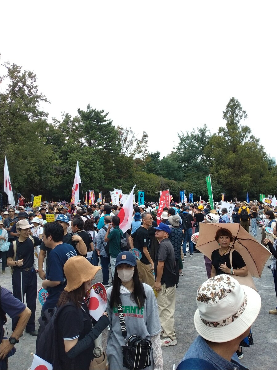 일본 신주쿠에서 WHO 탈퇴 촉구 데모 발생 중_2.jpg