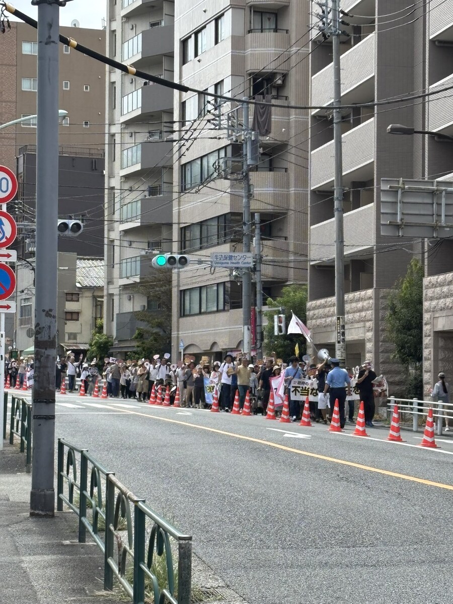 일본 신주쿠에서 WHO 탈퇴 촉구 데모 발생 중_5.jpg