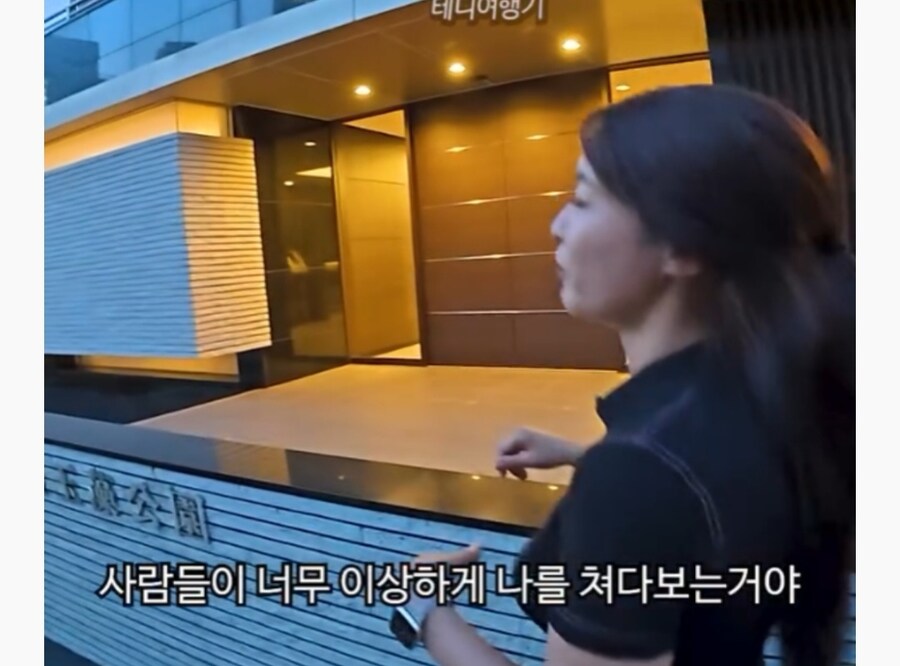 여성이 일본에서 혼밥 하는데 사람들이 이상하게 쳐다본 이유_8.jpg