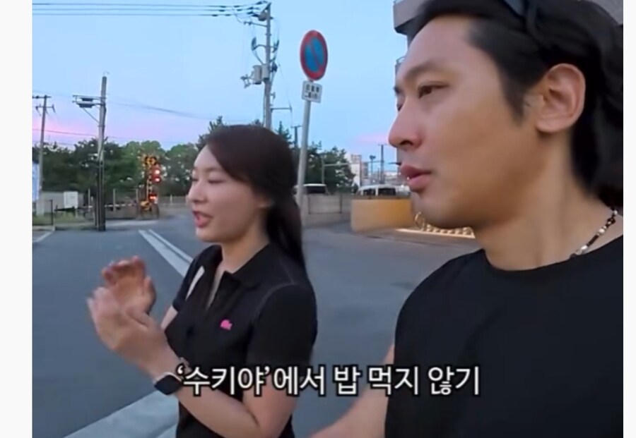 여성이 일본에서 혼밥 하는데 사람들이 이상하게 쳐다본 이유_12.jpg