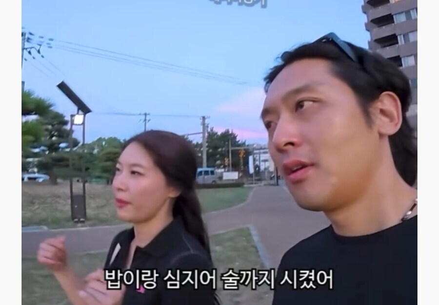 여성이 일본에서 혼밥 하는데 사람들이 이상하게 쳐다본 이유_17.jpg