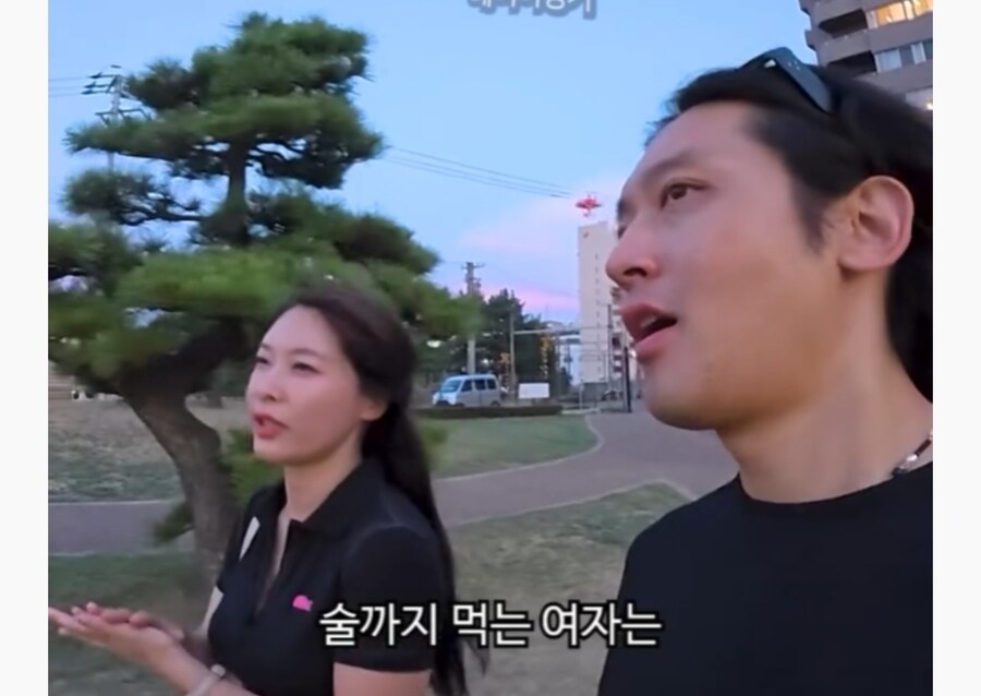 여성이 일본에서 혼밥 하는데 사람들이 이상하게 쳐다본 이유_18.jpg