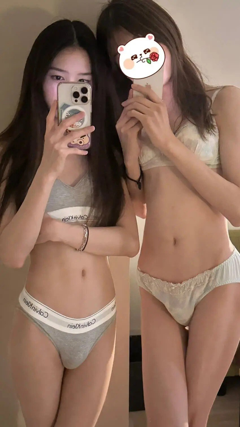 호불호 갈리는 커플 룩.jpg_1.webp