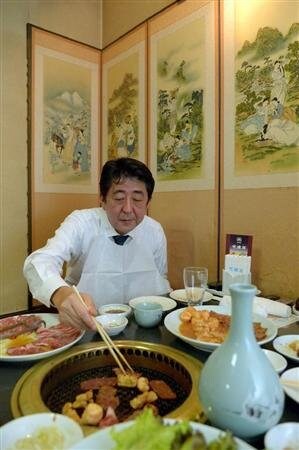 한국 불고기와 막걸리를 좋아하던 라이트노벨 작가_1.jpg