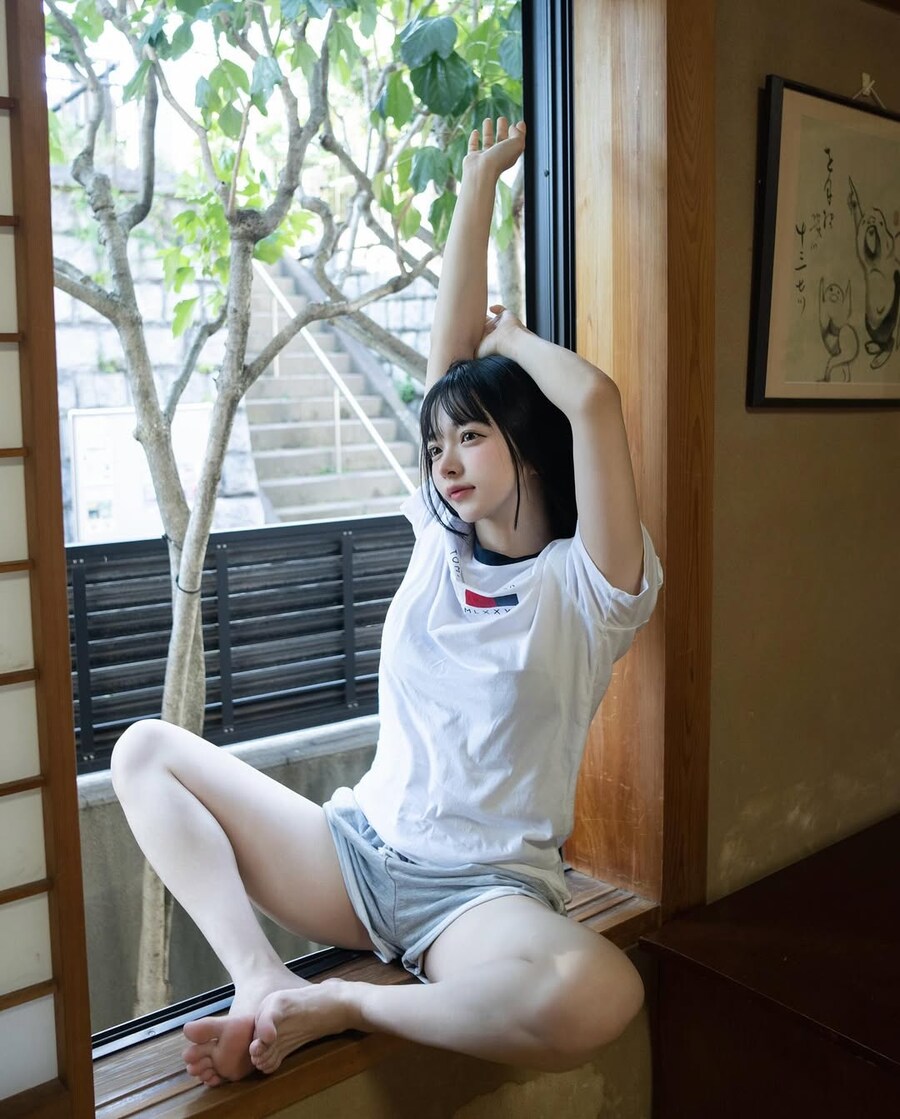 열도의 발 보여주는 누나 jpg_1.jpg