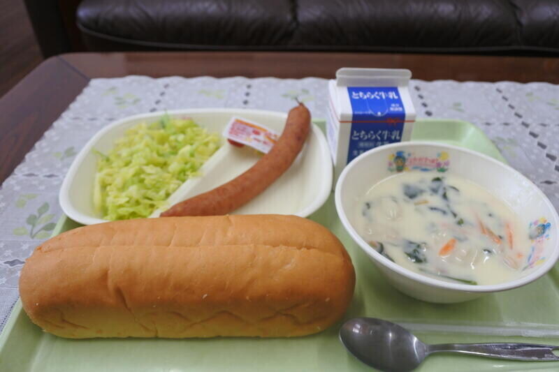 한국에서 빵식이 급식으로 못 나오는 이유.jpg_2.jpg