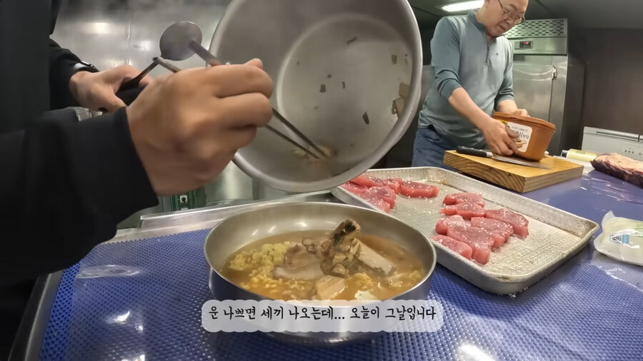 참치잡이 원양 어선 선원들이 가장 힘들어 하는 점_2.jpg