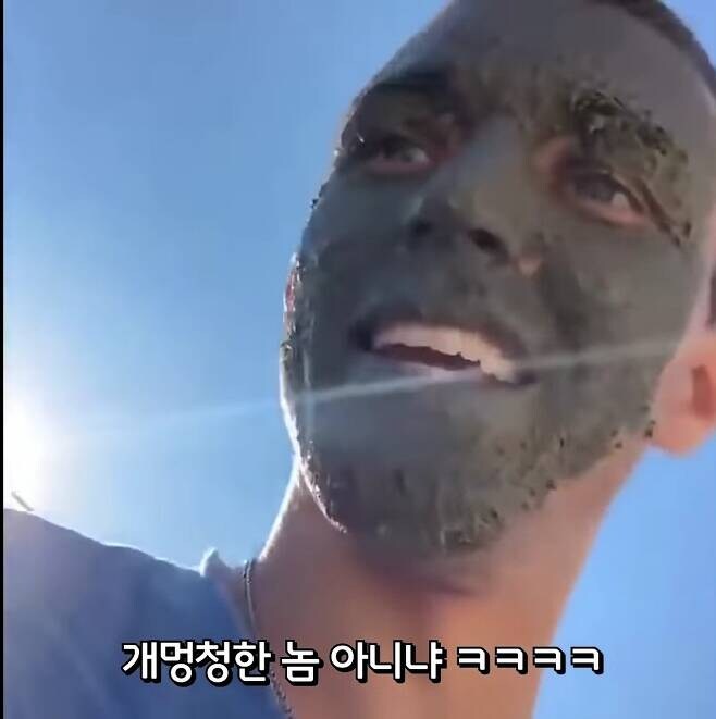 콘크리트에 얼굴 꼴아 박은놈_3.jpg