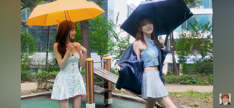 섹시한 예나와 츄_1.png