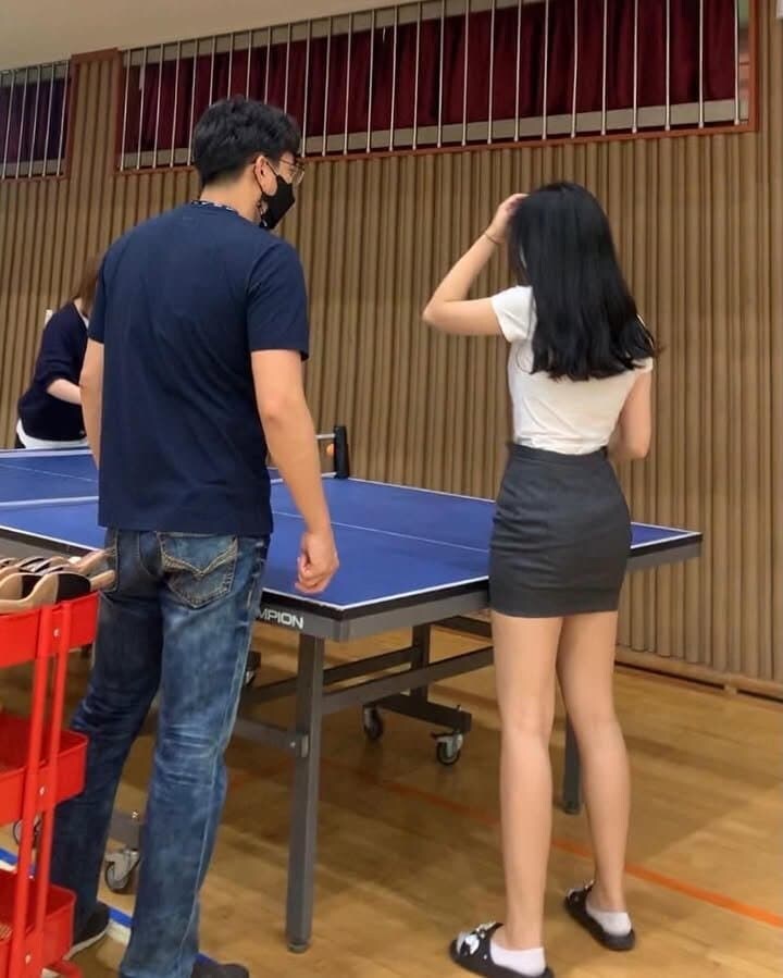 탁구치는 여고딩_2.jpg