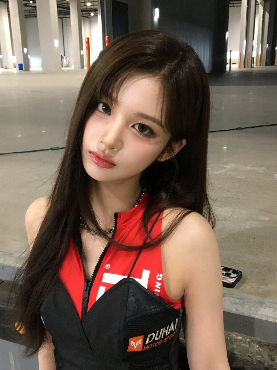 레이싱걸 복장 입은 설윤 레전드 ㄷㄷㄷㄷㄷㄷ_4.jpg