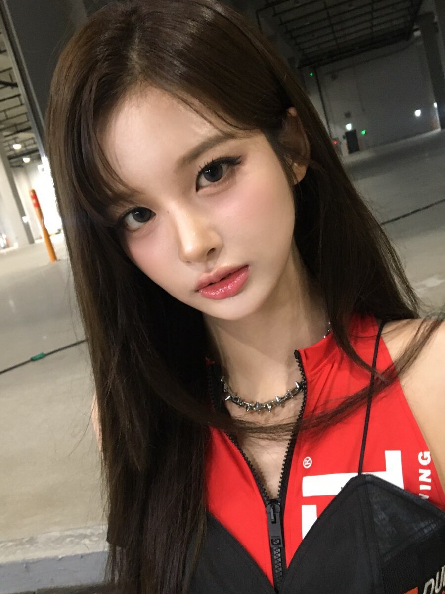 레이싱걸 복장 입은 설윤 레전드 ㄷㄷㄷㄷㄷㄷ_5.jpg