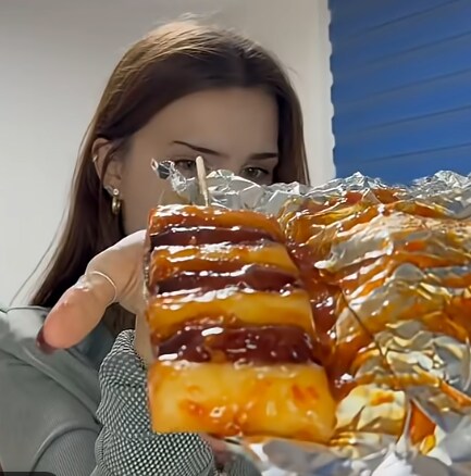 외국인이 한국에서 치킨 시켜먹는 영상인데_3.png