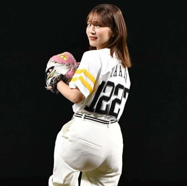 호불호가 갈린다는 프로야구 시구자_1.jpg