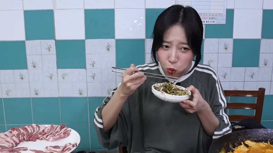 쯔양 먹방 지켜보고 박수친 사장님 부부_23.png