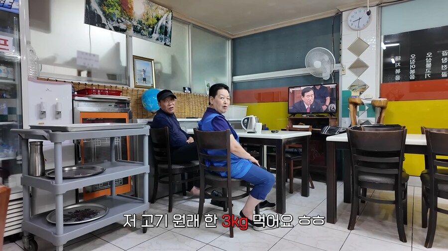 쯔양 먹방 지켜보고 박수친 사장님 부부_33.png