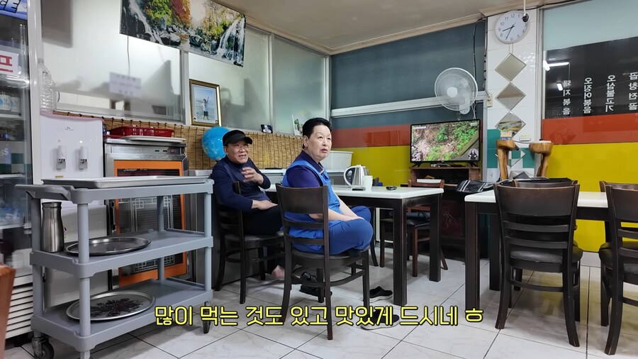 쯔양 먹방 지켜보고 박수친 사장님 부부_46.png