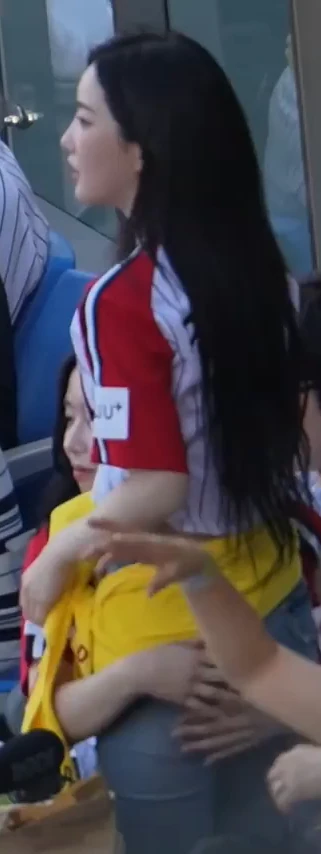 반도의 02년생 아이돌 gif_2.webp