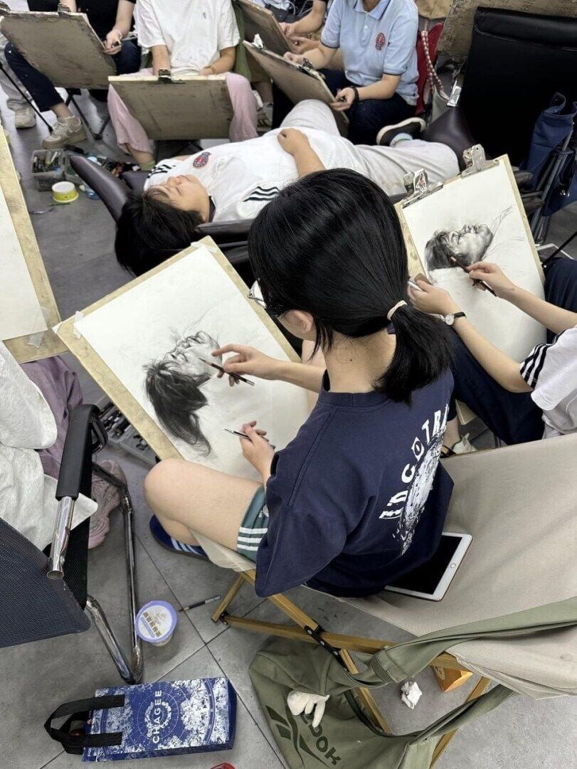 미대 실습실에서 잠들면 안되는 이유.jpg_2.jpg
