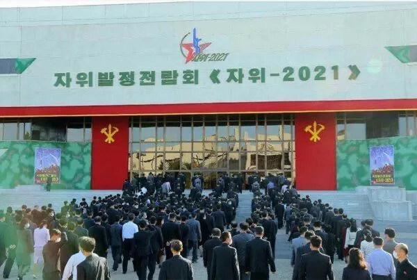 자위발정전람회_1.jpg