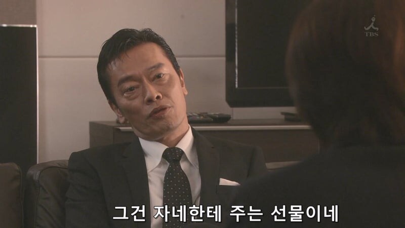 입싸한지 13년 만에 승진 기회를 얻은 남자직원_20.jpg