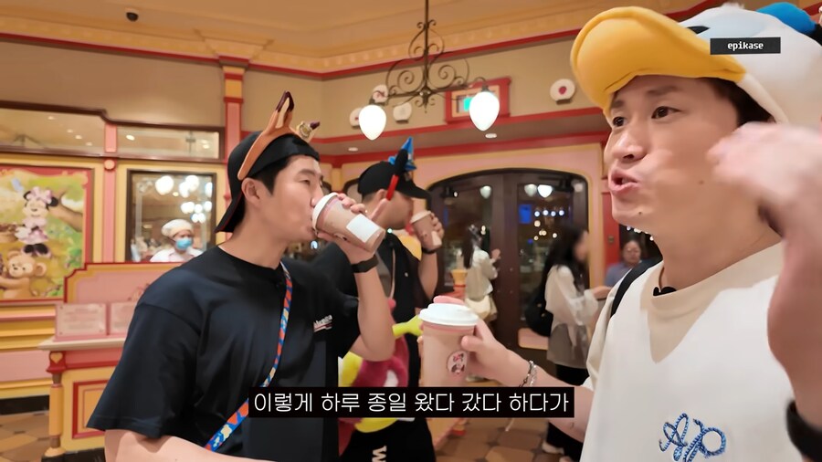 놀이공원에서 볼수있는 가족의 모습_2.png